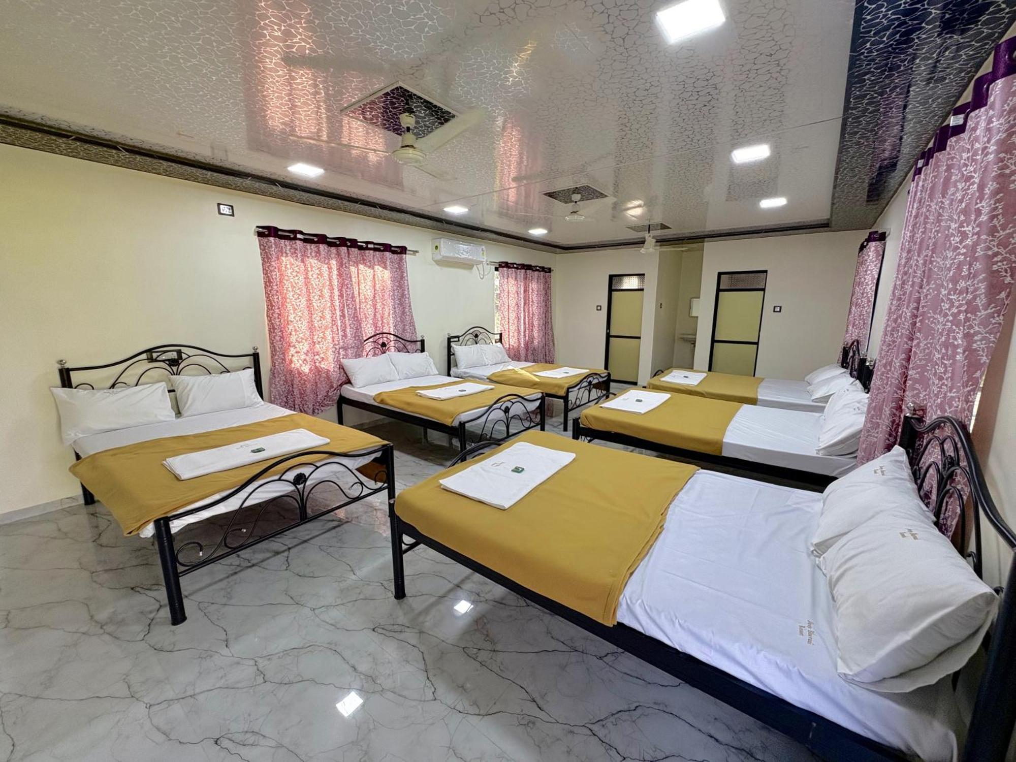 Deep Bhavani Resort 카르자트 외부 사진