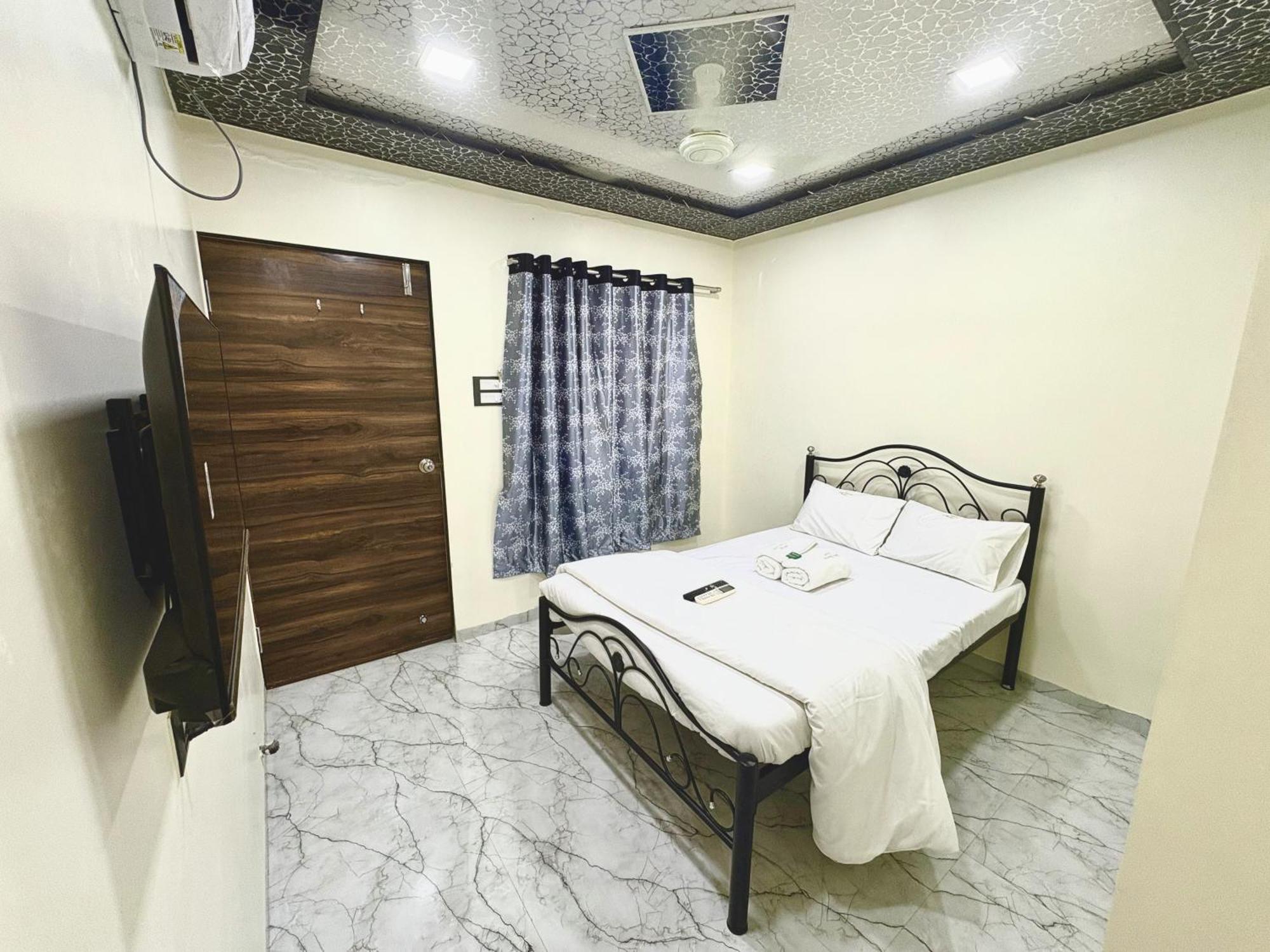 Deep Bhavani Resort 카르자트 외부 사진